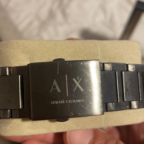 Wach - Picture 2 of 3